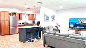LuxCoral - 4 Min walk to beach!